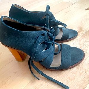 Frye leather blue tie up heals